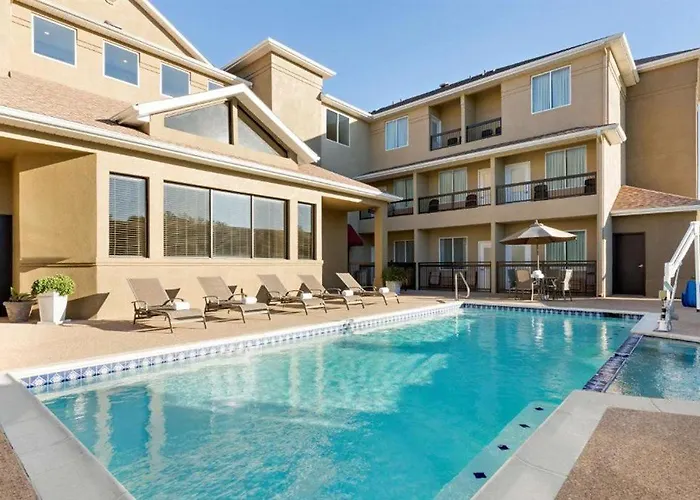 Country & By Radisson, Worth West L-30 Nas Jrb Hotel