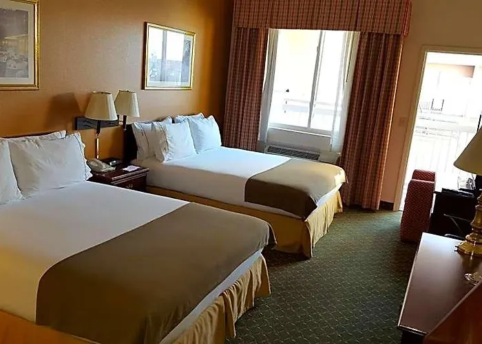 Country & By Radisson, Worth West L-30 Nas Jrb Hotel