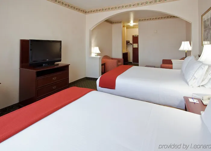 Country & By Radisson, Worth West L-30 Nas Jrb Hotel