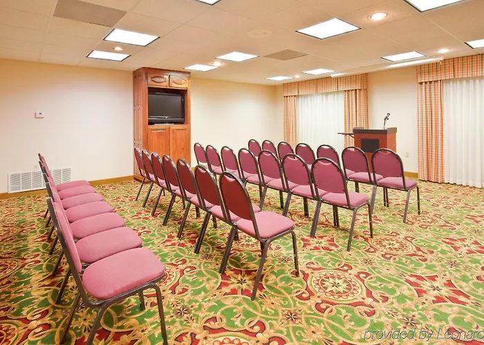 Country & By Radisson, Worth West L-30 Nas Jrb Hotel