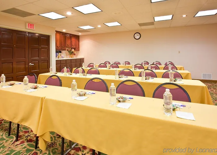 Country & By Radisson, Worth West L-30 Nas Jrb Hotel