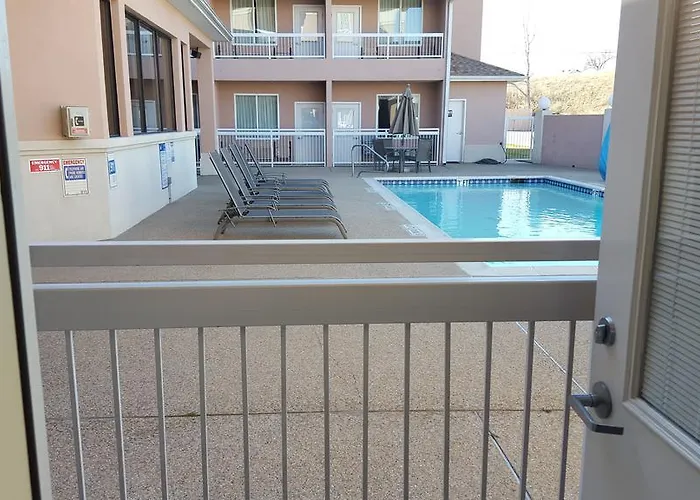 Hotel Country & By Radisson, Worth West L-30 Nas Jrb 4*
