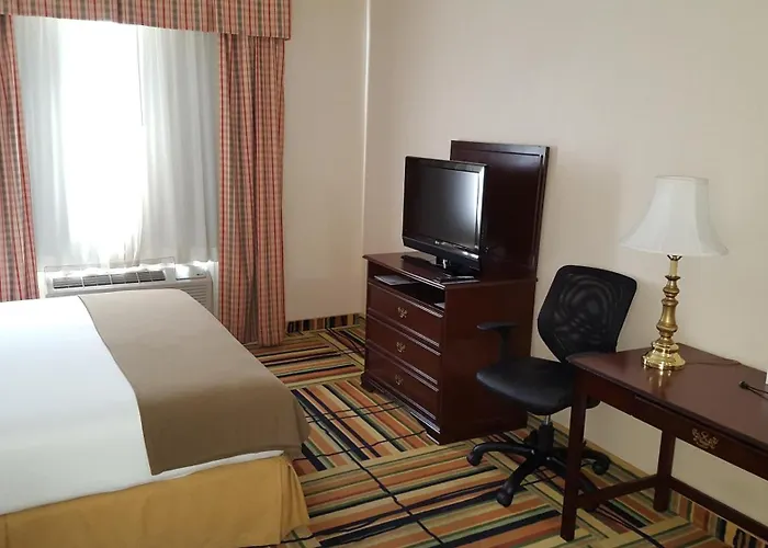 Country & By Radisson, Worth West L-30 Nas Jrb Hotel