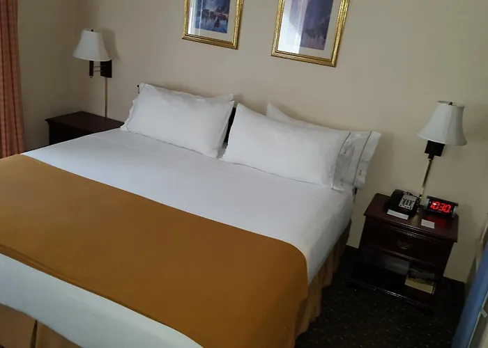 Country & By Radisson, Worth West L-30 Nas Jrb Hotel